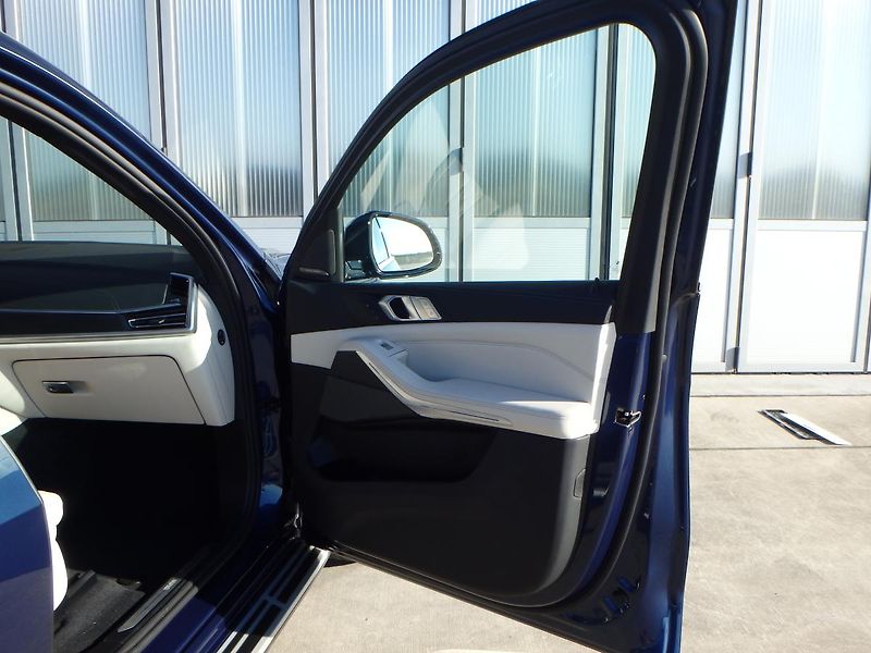 BMW X7 (2022) 4.0 d, INDIVIDUAL - fotka 12 z 26