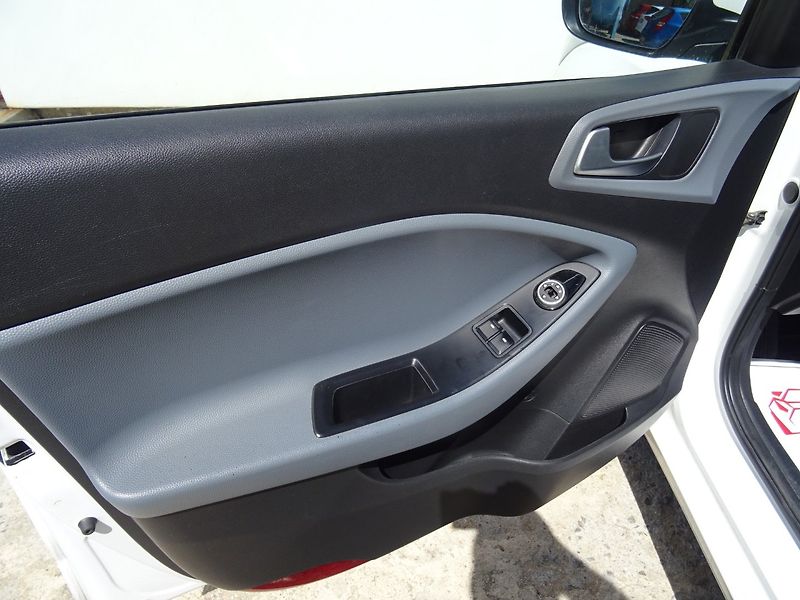 Hyundai i20 (2016) 1.2i,1majČR,klima - fotka 14 z 19
