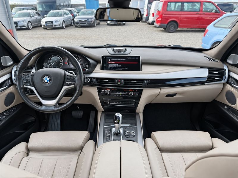 BMW X5 40e Xdrive LED HUD PANO TZ - fotka 23 z 42