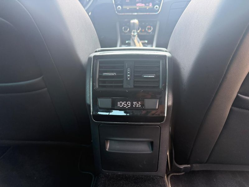 Škoda Superb Sportline 2,0 TSI 140 kw DSG - fotka 21 z 24
