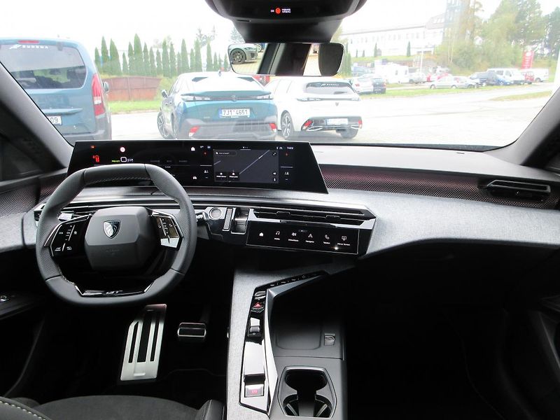 Peugeot 5008 GT Elektromotor 157 kW / 210 k - fotka 17 z 27