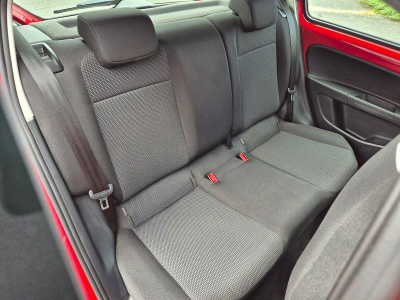 Škoda Citigo (2014) Elegance 1.0 MPI 44 kW 5°manuá - fotka 15 z 23