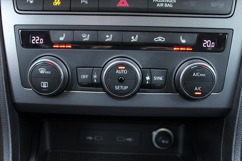 Cupra Ateca 1,5 TSI  ČR,1.MAJ,A/T,ZÁRUKA - fotka 19 z 38