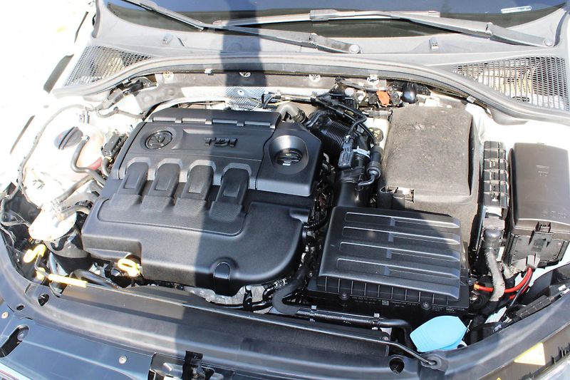 Škoda Octavia (2015) 1,6TDI XENONY TEMPOMAT ALU DSG - fotka 20 z 21
