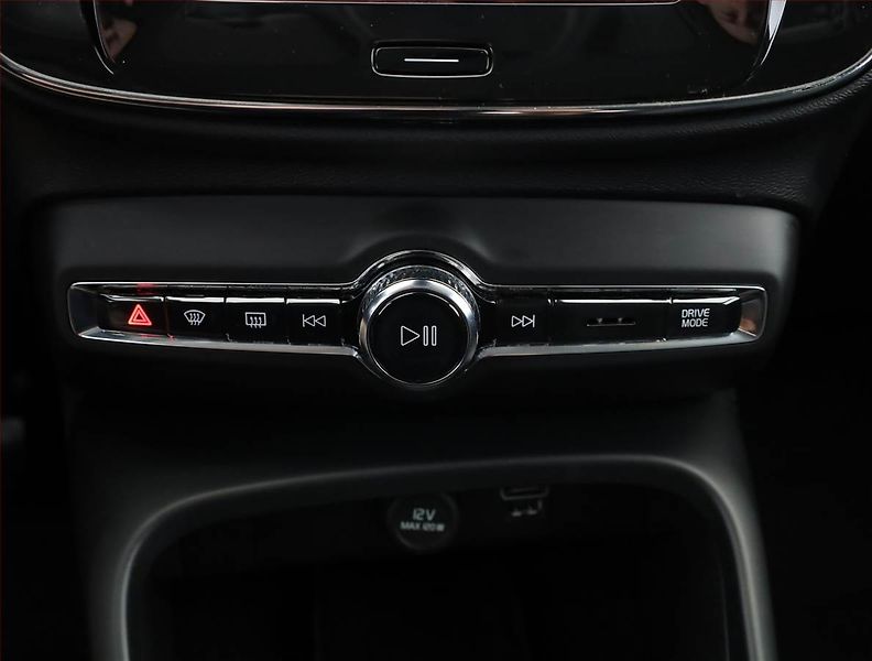 Volvo XC40 (2021) B4 - fotka 12 z 17
