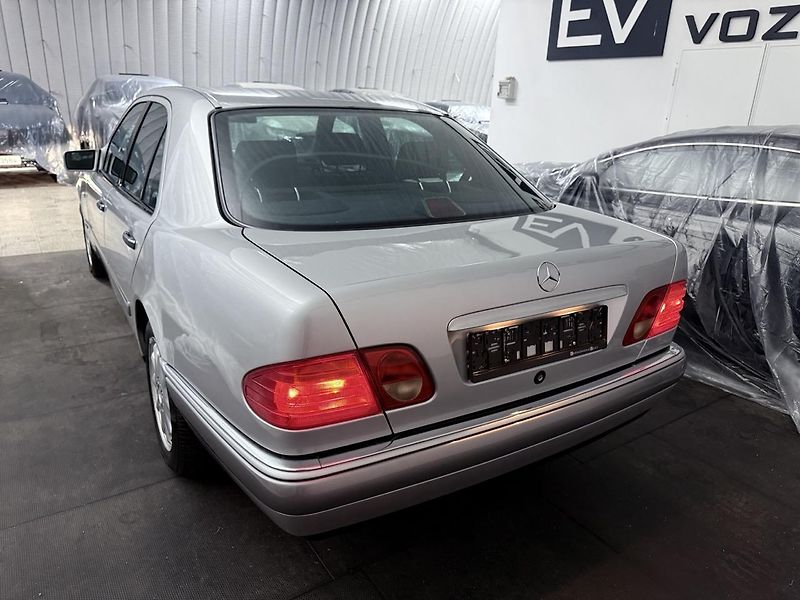 Mercedes-Benz Třídy E (1997) 200i,kompressor,Elegance - fotka 9 z 31