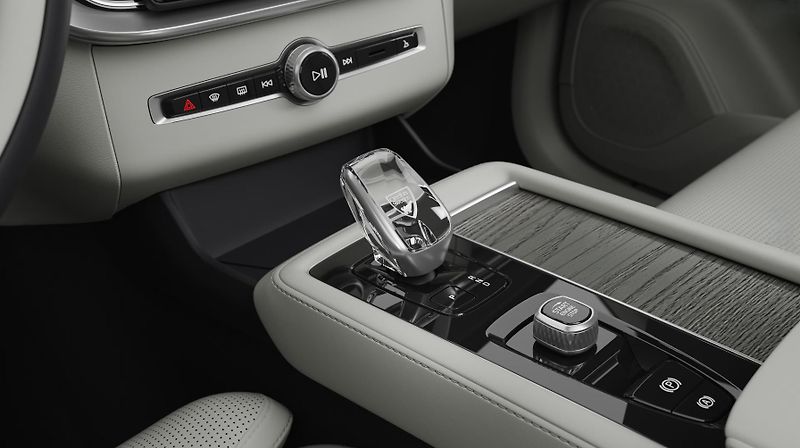 Volvo XC90 (2026) B5 AWD DARK PLUS AUT - fotka 14 z 14
