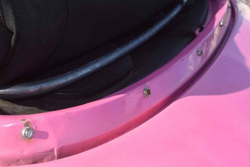 Trabant Cabrio, zejména v takovéto růžové barvě, budí zaslouženou pozornost.