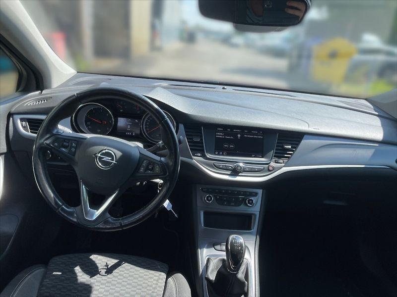Opel Astra 1,5 CDTi 90 Edition 5d - fotka 9 z 11