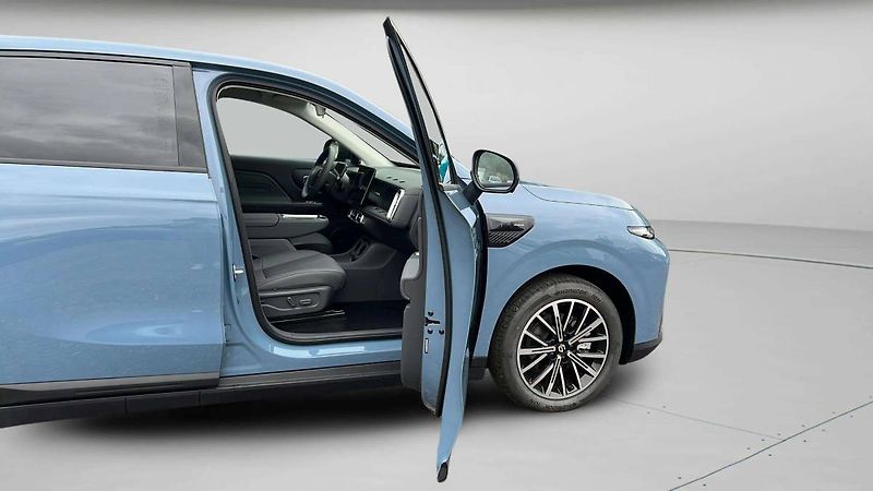 Leapmotor B10 (2026) Design hybrid EV baterie 18,8k - fotka 13 z 30