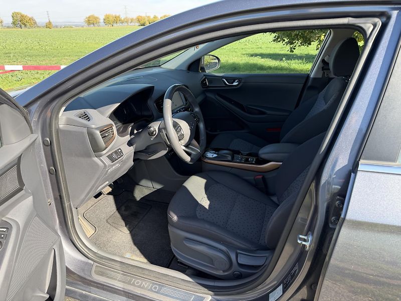 Hyundai IONIQ (2018) Electric 28 kWh - fotka 9 z 17