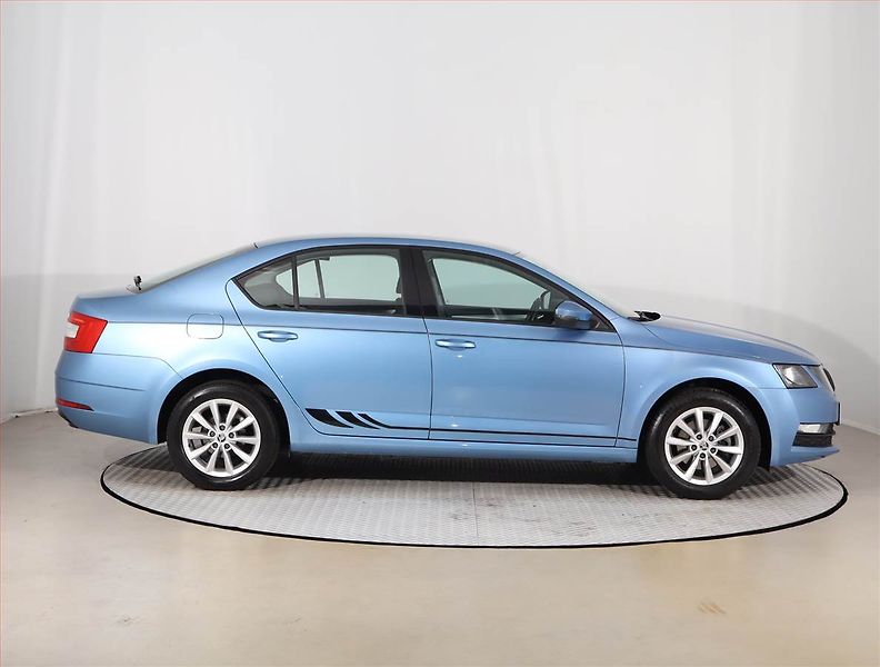 Škoda Octavia (2018) 1.0 TSI, Tempomat - fotka 6 z 21