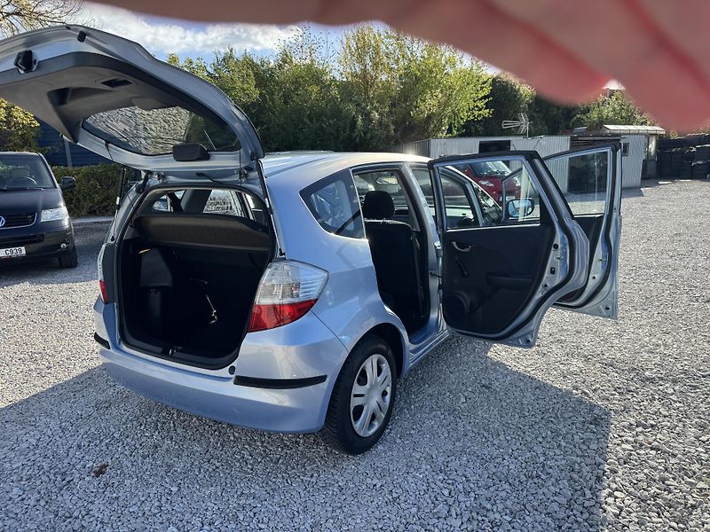 Honda Jazz (2009) 1.2i, 1MAJITEL,rezervace - fotka 13 z 39