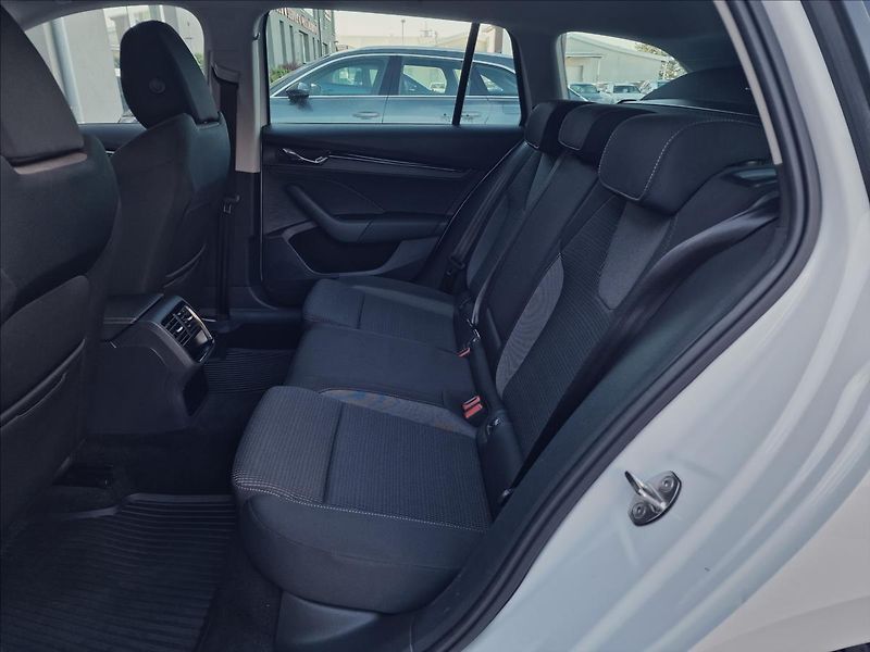 Škoda Octavia 2.0TDI,původ ČR,1.Majitel - fotka 17 z 50