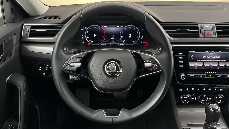 Škoda Superb 2.0 TDI DSG Style Combi - fotka 9 z 27