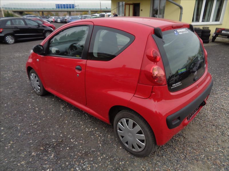 Peugeot 107 1,0 - fotka 4 z 13