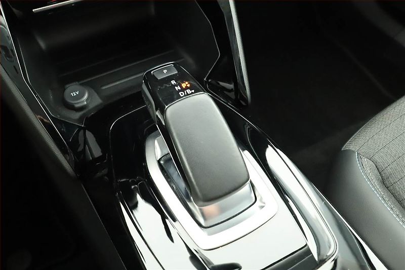 Peugeot 2008 (2021) Allure 50 kWh, SoH 91% - fotka 10 z 17