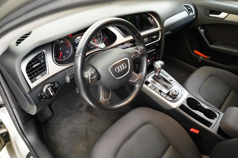 Audi A4 - fotka 14 z 28