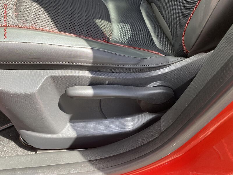 Renault Captur (2015) 0.9TCe, Helly Hansen - fotka 15 z 19