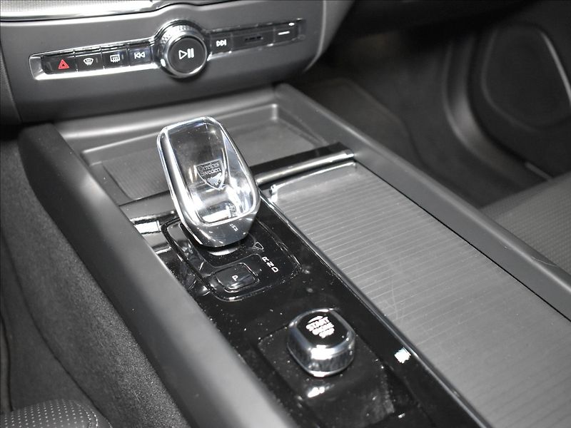 Volvo XC60 2,0 B5 AWD Ultra B&W,Pano,BLIS - fotka 14 z 17