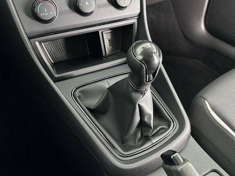 Seat Leon Reference - fotka 23 z 24
