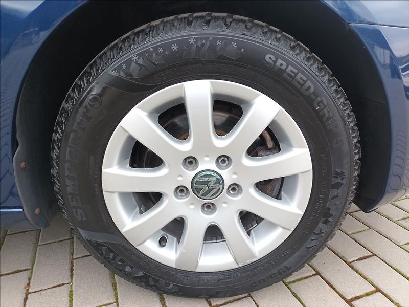 Volkswagen Golf 1,2 TSI,KLIMA,VÝHŘEV,SERVISKA - fotka 9 z 40