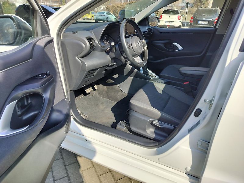 Toyota Yaris 1.5 VVT-i Hybrid - fotka 9 z 25