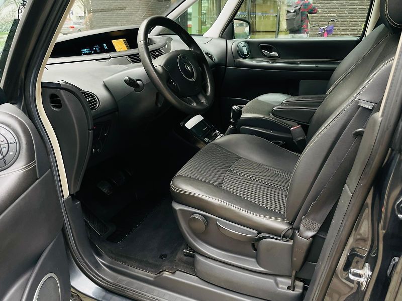 Renault Grand Espace 2.0dCi MANUÁL VÝHŘEV SENZORY - fotka 28 z 43
