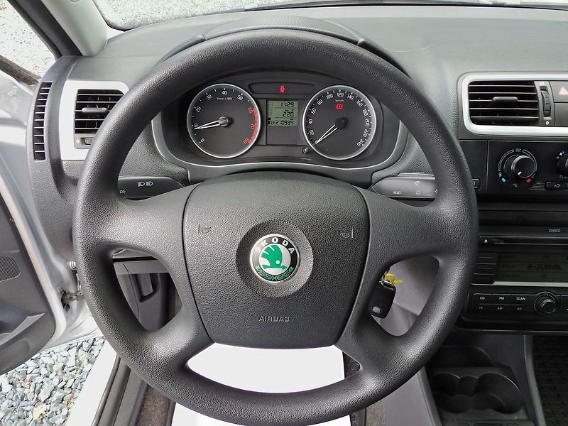Škoda Roomster 1.2HTP 51kW Klima Tažné PDC - fotka 11 z 25