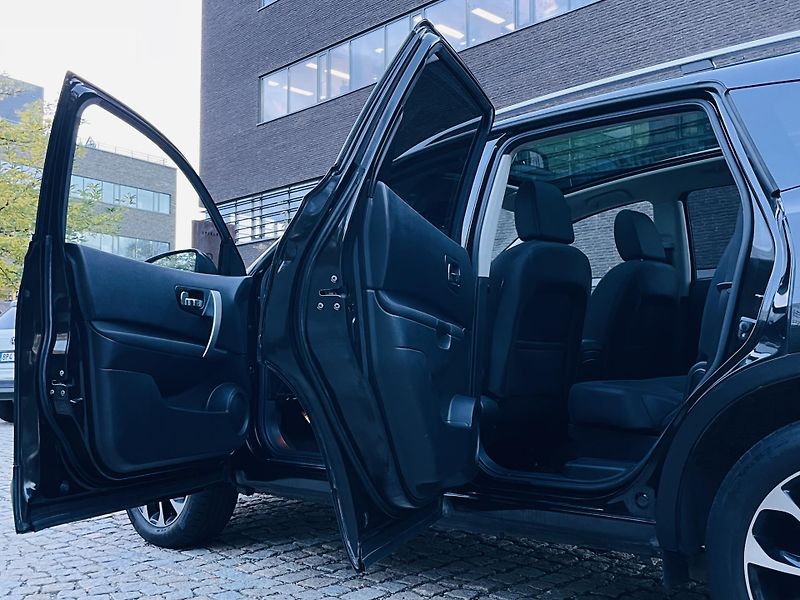 Nissan Qashqai 2.0i +2 MAN 1MAJ TAŽNÉ KAMERA - fotka 23 z 46
