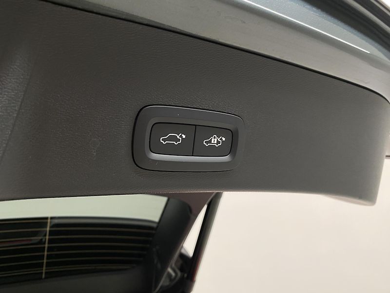 Volvo XC40 (2026) B3 AUT DARK PLUS - fotka 21 z 59