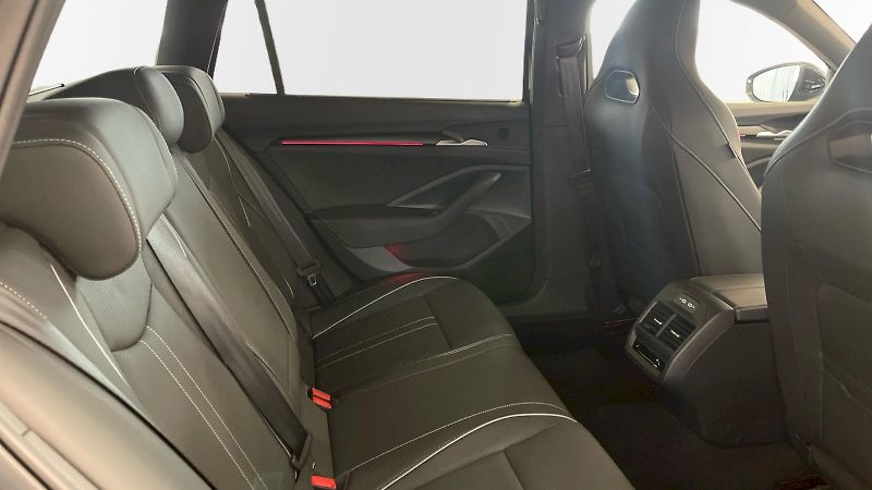 Škoda Superb (2025) kombi Sportline iV 1.5TSI 110k - fotka 25 z 37