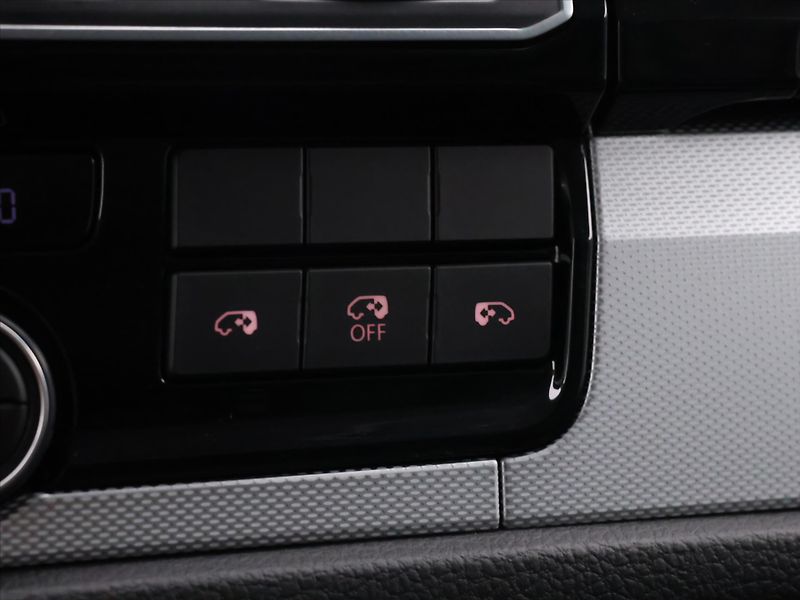 Volkswagen Multivan 2,0 TDI 150kW Highline LED - fotka 27 z 36