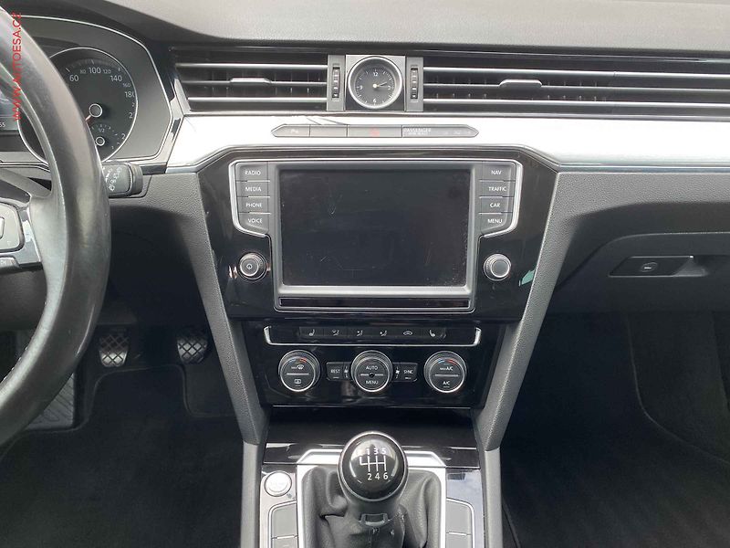Volkswagen Passat (2015) 2.0TDI, LED, navi - fotka 12 z 18