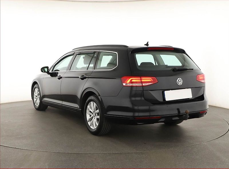 Volkswagen Passat (2016) 2.0 TDI, Navi, Tempomat - fotka 4 z 22