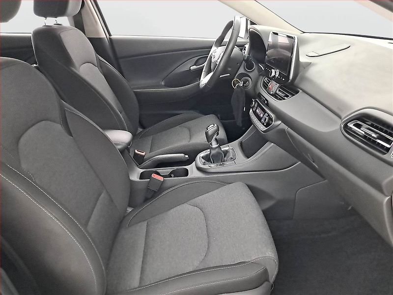 Hyundai i30 (2023) Smart 1.5 T-GDI MHEV, ČR,1.maj - fotka 9 z 20