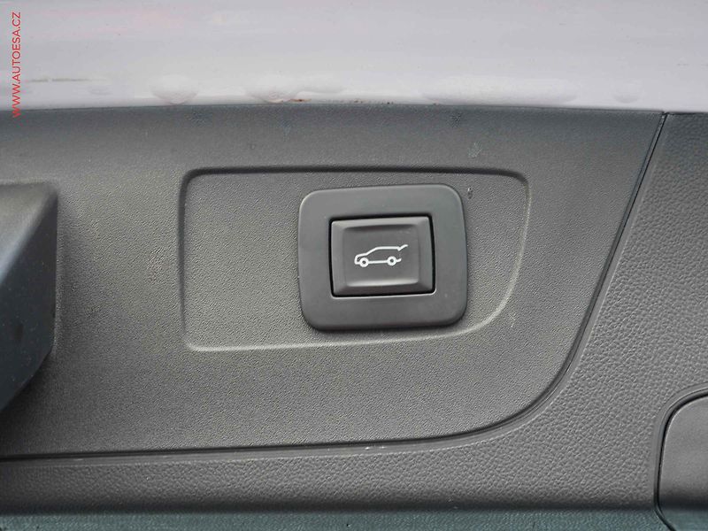 Opel Insignia (2019) 2.0 CDTi, Ultimate, AT, LED - fotka 25 z 26