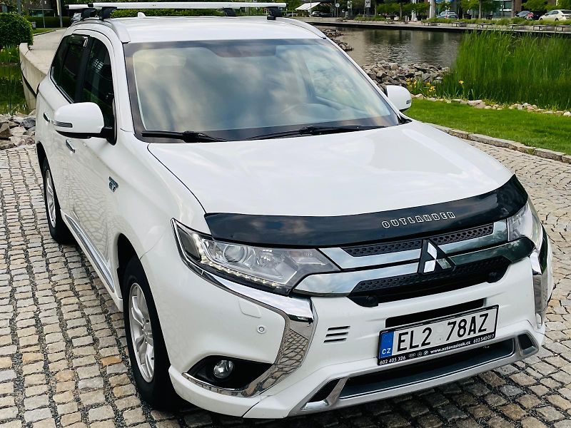 Mitsubishi Outlander 2.4i+HYBRID 4x4 SERVISKA TAŽNÉ - fotka 7 z 53