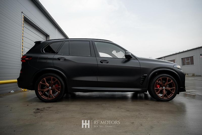 BMW X5 (2024) xDrive40i mHEV 280kW - fotka 9 z 55