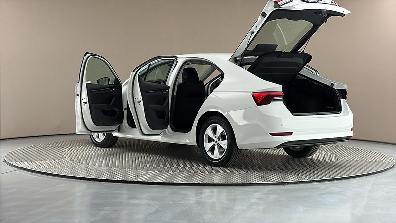 Škoda Octavia 2.0 TDI Active - fotka 7 z 24
