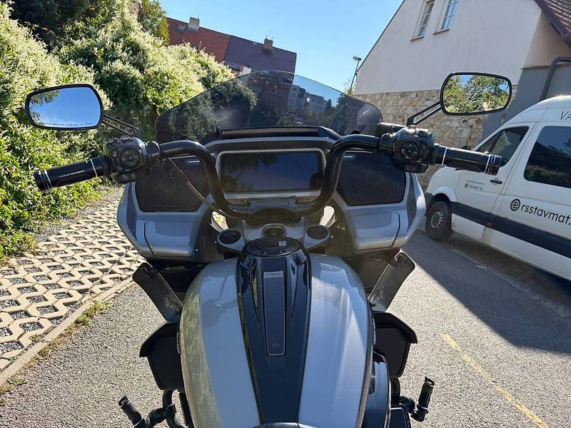 Harley-Davidson FLTRXSE CVO Road Glide (2023) - fotka 9 z 17