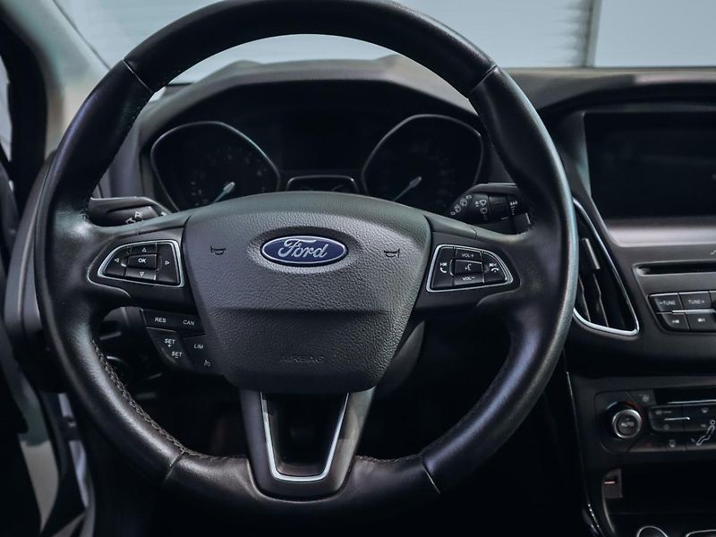 Ford Focus 1.5 EcoBoost Titanium - fotka 18 z 23