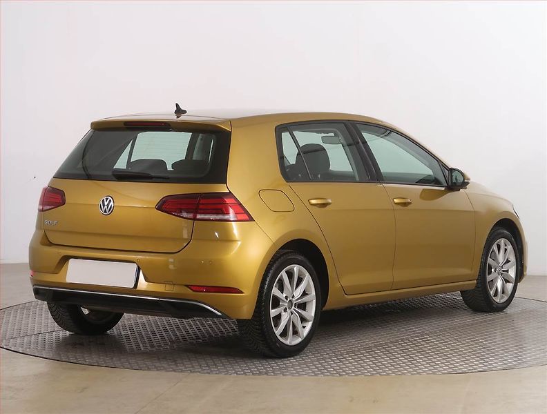 Volkswagen Golf (2019) 1.0 TSI, Tempomat - fotka 5 z 17