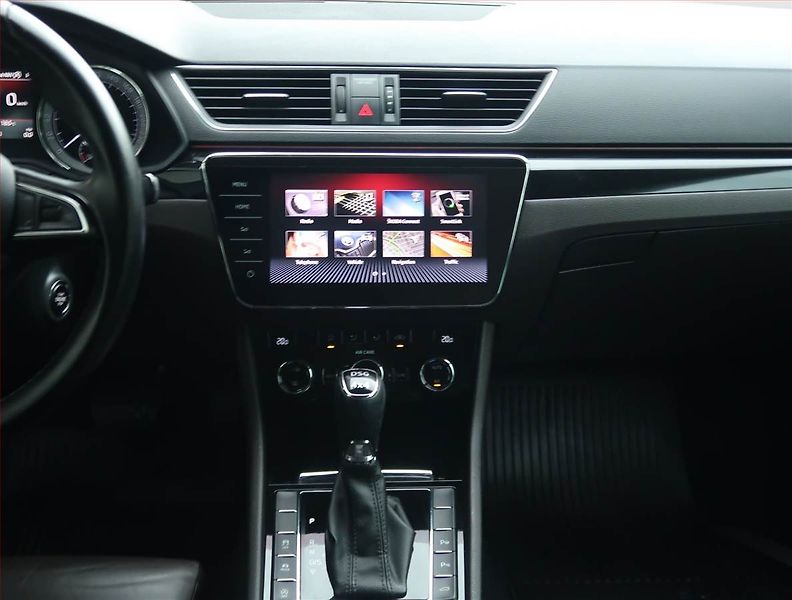 Škoda Superb (2017) Laurin&Klement 2.0 TDI 4x4 - fotka 12 z 22