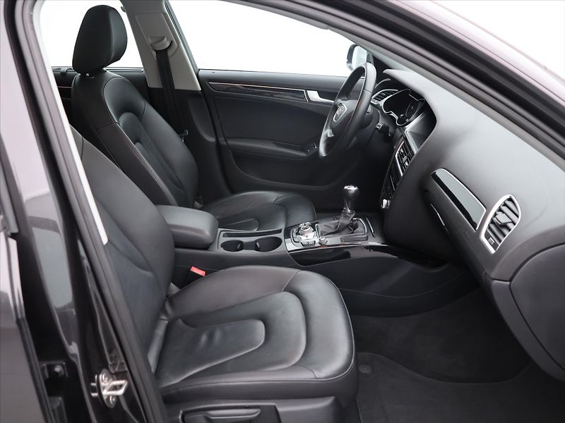 Audi A4 2,0 TDi 100kW Kůže Pano Navi - fotka 11 z 34