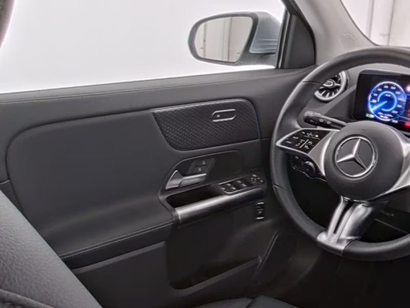 Mercedes-Benz EQA 300 4M Progressive Advanced - fotka 7 z 8