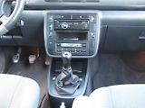 Volkswagen Sharan (2004) 1.9 TDI 85kW 7 SEDADEL - náhled 17