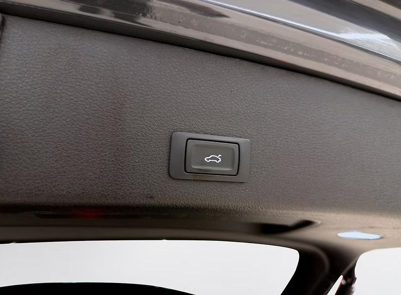 Audi Q8 e-tron 50 Q Kamera Tažné Ambient B&O - fotka 7 z 13