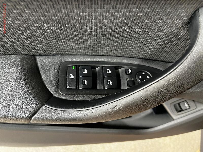 BMW X1 (2017) 1.5i, Klima - fotka 12 z 19