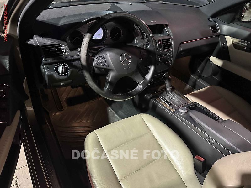 Mercedes-Benz Třídy C (2007) 3.0 CDi C320 4Matic, ČR - fotka 3 z 3